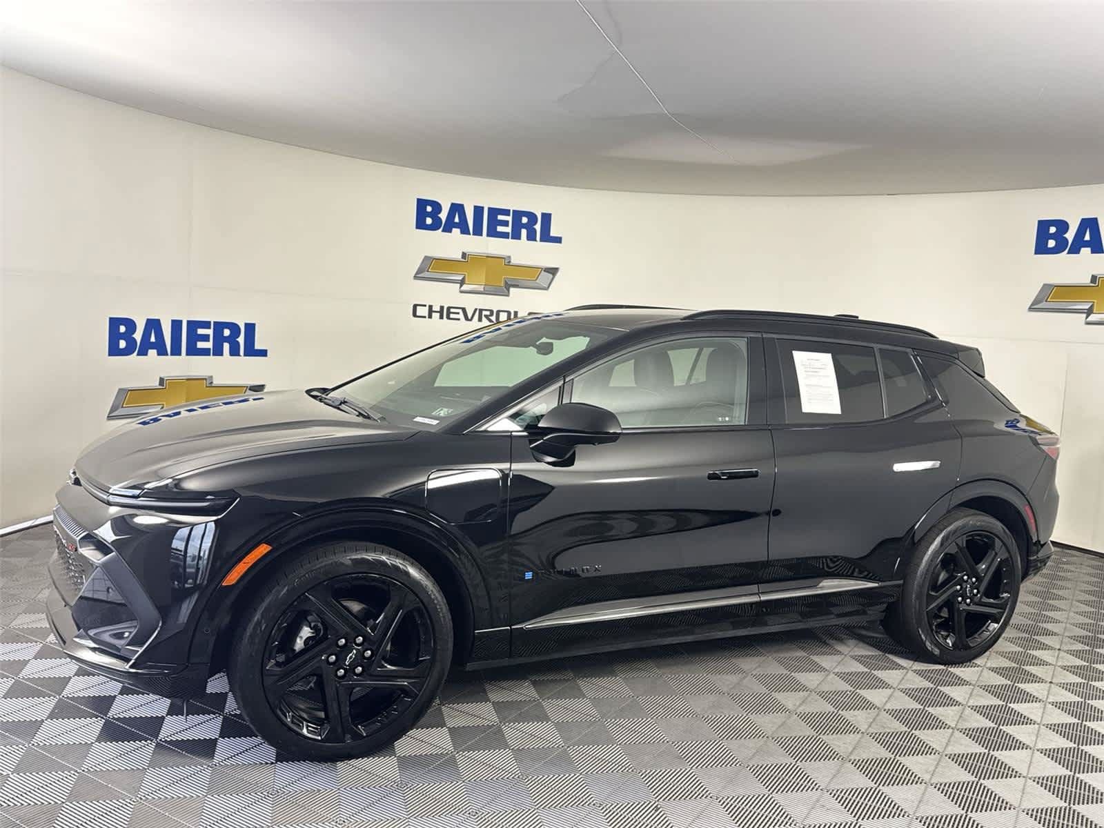 Used 2024 Chevrolet Equinox EV RS FWD image 2