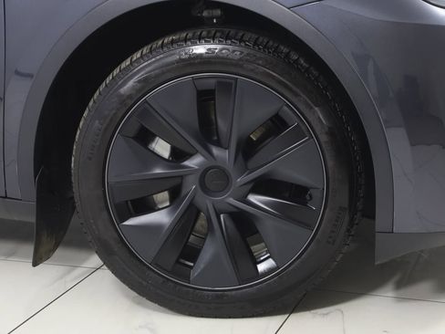 Used 2025 Tesla Model Y Long Range image 16