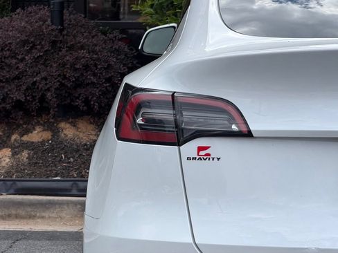 Used 2022 Tesla Model Y Long Range AWD/4WD image 15