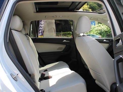 Used 2018 Volkswagen Tiguan SE image 36