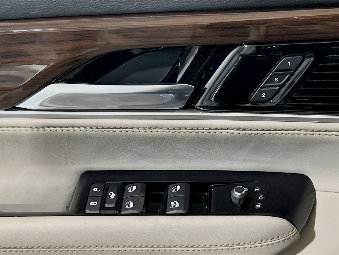 Used 2022 Jeep Wagoneer Series II RWD image 14