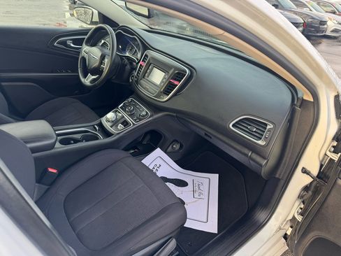 Used 2015 Chrysler 200 Limited w/ Convenience Group image 10