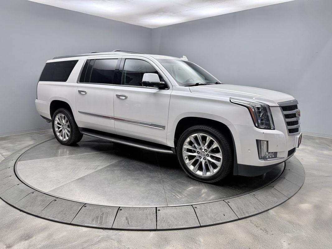 Used 2018 Cadillac Escalade ESV Luxury AWD/4WD image 3