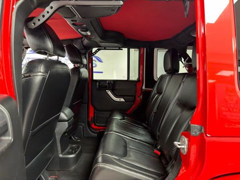Used 2017 Jeep Wrangler Unlimited Rubicon AWD/4WD image 31