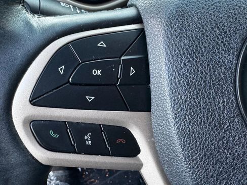 Used 2018 Jeep Cherokee Limited FWD image 26