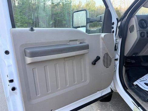 Used 2009 Ford F550 XL/XLT image 18