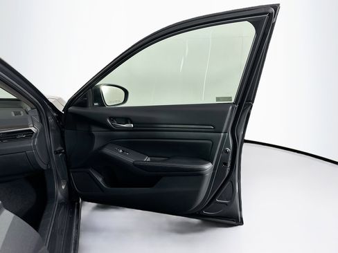 Used 2025 Nissan Altima 2.5 SV image 29