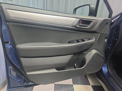 Used 2019 Subaru Outback 2.5i AWD/4WD image 16