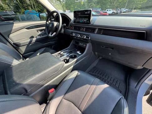 Used 2025 Honda Pilot Touring image 24