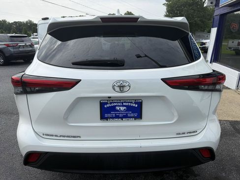 Used 2021 Toyota Highlander XLE AWD/4WD image 7