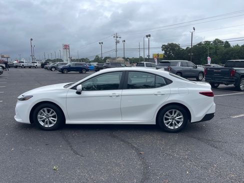 Used 2025 Toyota Camry LE FWD image 13