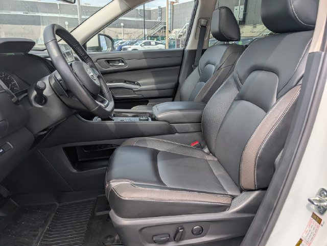 Used 2024 Nissan Pathfinder SL w/ SL Premium Package AWD/4WD image 19