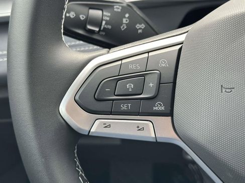 New 2025 Volkswagen Tiguan SE FWD image 16