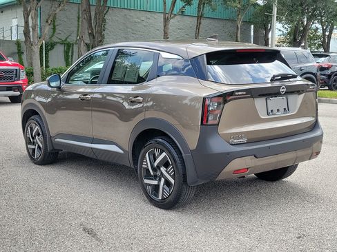 Certified 2025 Nissan Kicks SV FWD image 7