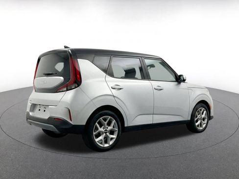 Used 2025 Kia Soul LX w/ LX Technology Package FWD image 11
