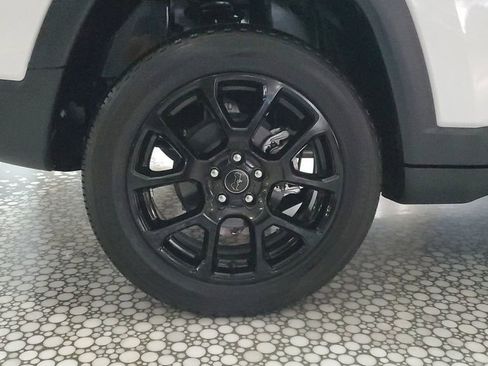 Used 2026 Jeep Compass Latitude AWD/4WD image 7