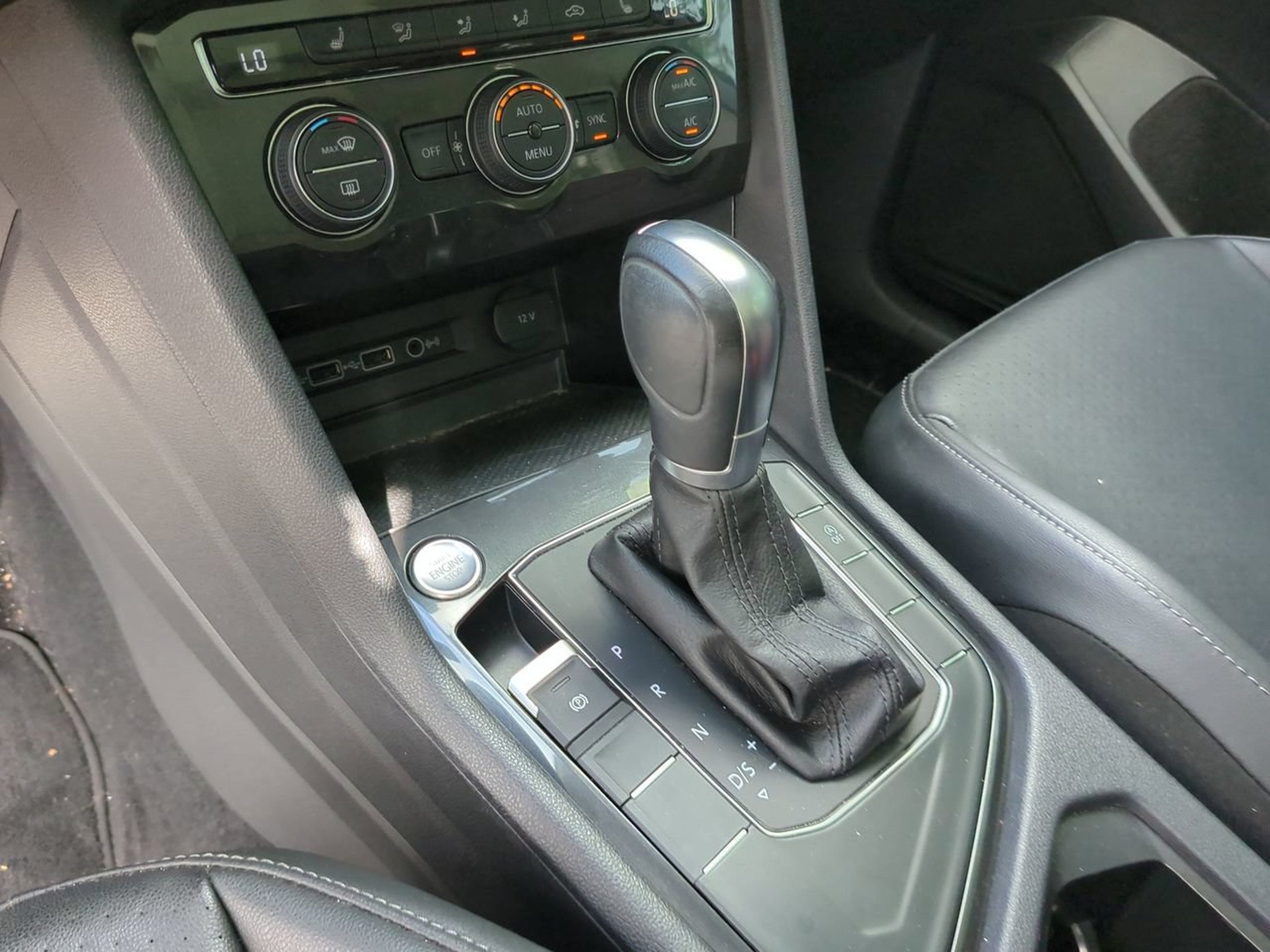 Used 2019 Volkswagen Tiguan SE w/ Panoramic Sunroof Package FWD image 16