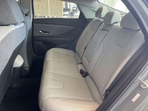 Used 2023 Hyundai Elantra Limited image 30