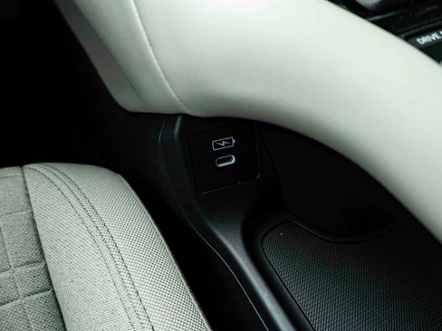 Certified 2026 Honda HR-V LX image 28