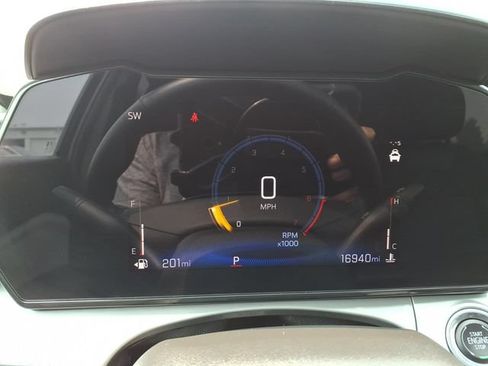 Used 2025 Chevrolet Trax LT w/ LT Convenience Package FWD image 16