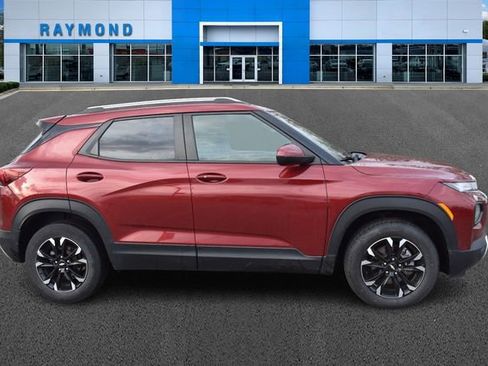 Used 2022 Chevrolet TrailBlazer LT image 2
