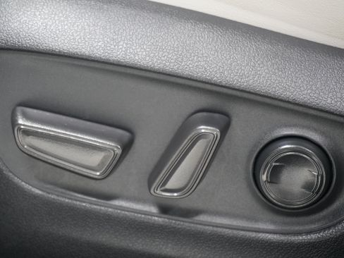 Used 2023 Toyota RAV4 Limited FWD image 15