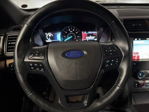 Used 2018 Ford Explorer XLT image 19
