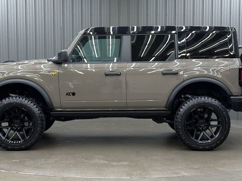 Used 2025 Ford Bronco Badlands AWD/4WD image 2