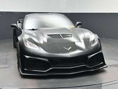 Used 2015 Chevrolet Corvette Z06 w/ 3LZ Preferred Equipment Group RWD image 21