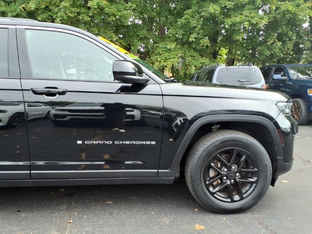 Certified 2023 Jeep Grand Cherokee Laredo X AWD/4WD image 9