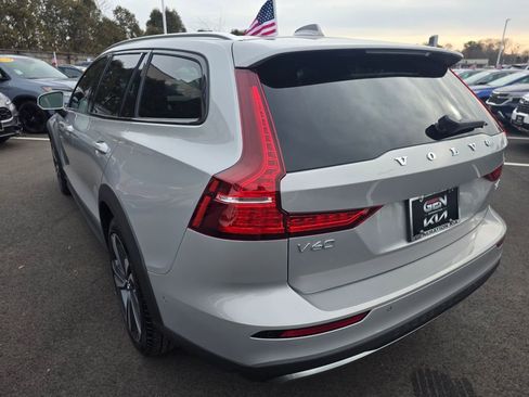 Used 2025 Volvo V60 B5 Cross Country Plus image 5