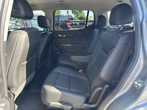 Used 2023 GMC Acadia SLT w/ Preferred Package FWD image 25