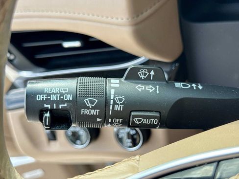 Used 2018 Cadillac Escalade ESV Platinum AWD/4WD image 26