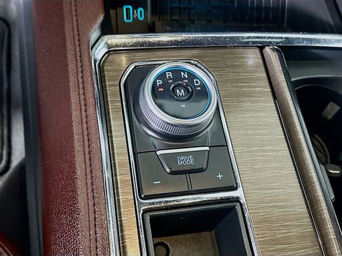 Used 2024 Ford Expedition Limited image 25