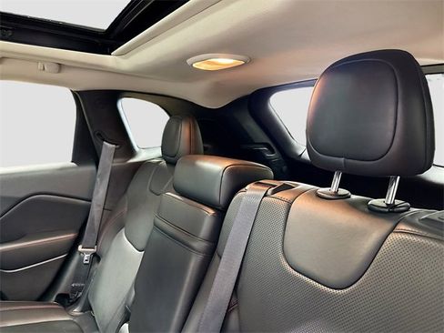 Used 2018 Jeep Cherokee Trailhawk w/ Quick Order Package 27L image 27