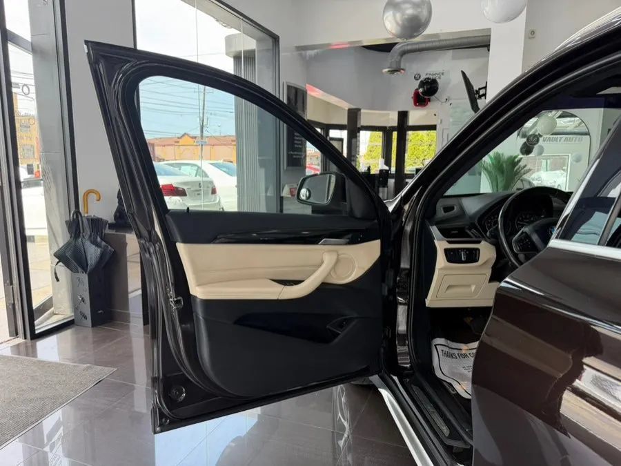 Used 2017 BMW X1 xDrive28i AWD/4WD image 5