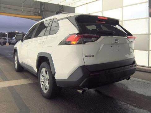 Used 2020 Toyota RAV4 XLE w/ Convenience Package image 5