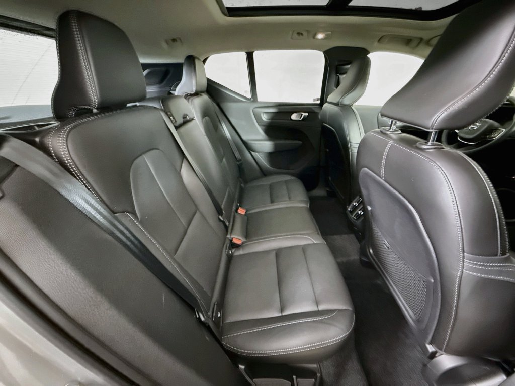 Used 2025 Volvo XC40 B5 Ultra AWD/4WD image 26