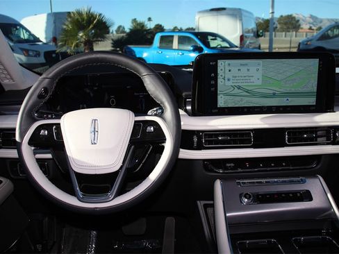 Certified 2025 Lincoln Aviator 2WD image 12