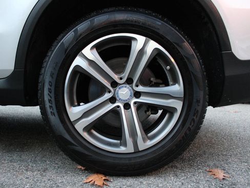 Used 2017 Mercedes-Benz GLC 300 4MATIC image 21