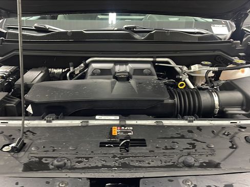 Used 2025 Chevrolet Colorado ZR2 w/ Technology Package AWD/4WD image 26