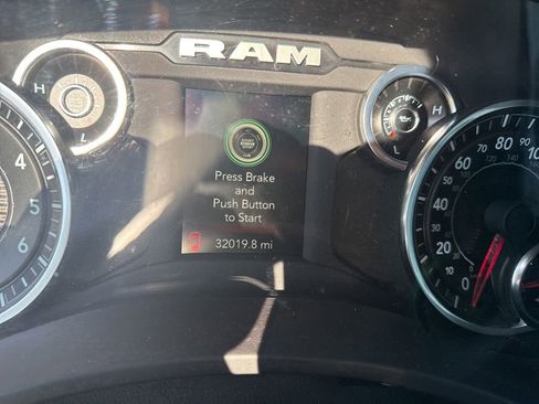 Used 2024 RAM 2500 Tradesman w/ Chrome Appearance Group AWD/4WD image 10