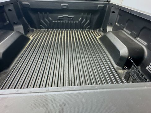 Used 2023 Chevrolet Silverado 1500 LT AWD/4WD image 30