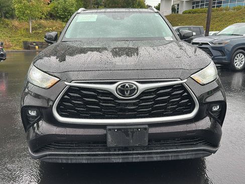 Used 2022 Toyota Highlander XLE AWD/4WD image 5