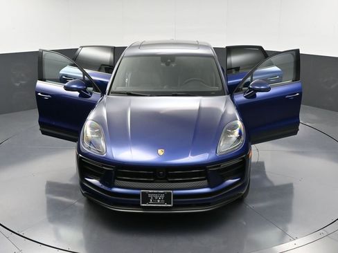 Certified 2025 Porsche Macan image 34