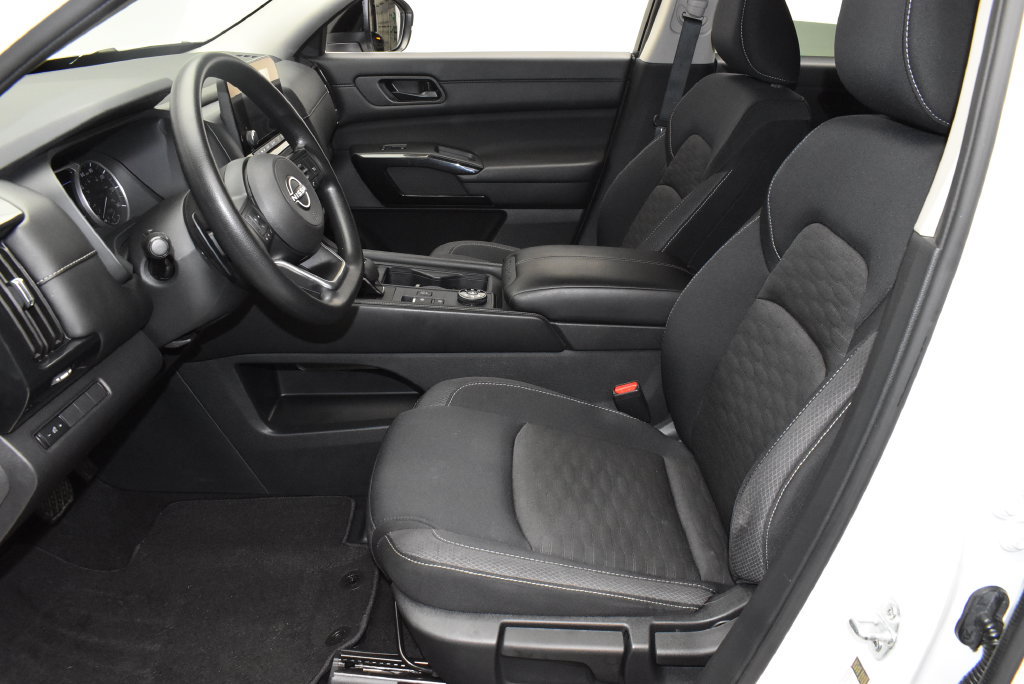 Used 2024 Nissan Pathfinder S AWD/4WD image 11