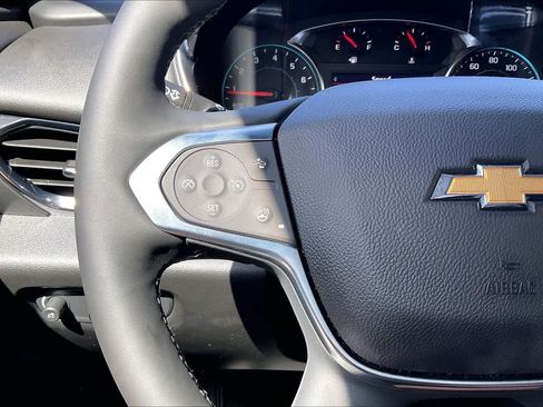Used 2023 Chevrolet Traverse LT w/ LT Premium Package FWD image 18