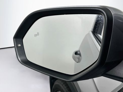 Used 2025 Volkswagen Atlas SE FWD image 16