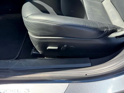 Used 2018 Tesla Model 3 Mid Range image 18