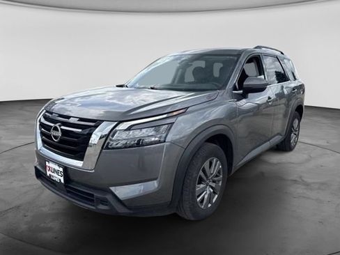 Used 2025 Nissan Pathfinder SV AWD/4WD image 9